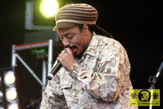 Earl 16 (Jam) with The Oneness Band 11. Chiemsee Reggae Festival, Übersee - Main Stage 21. August 2005 (8).jpg